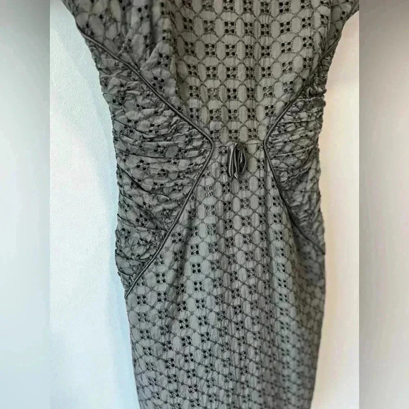 True Vintage black eyelet 60’s wiggle dress- medium - Picture 3 of 10